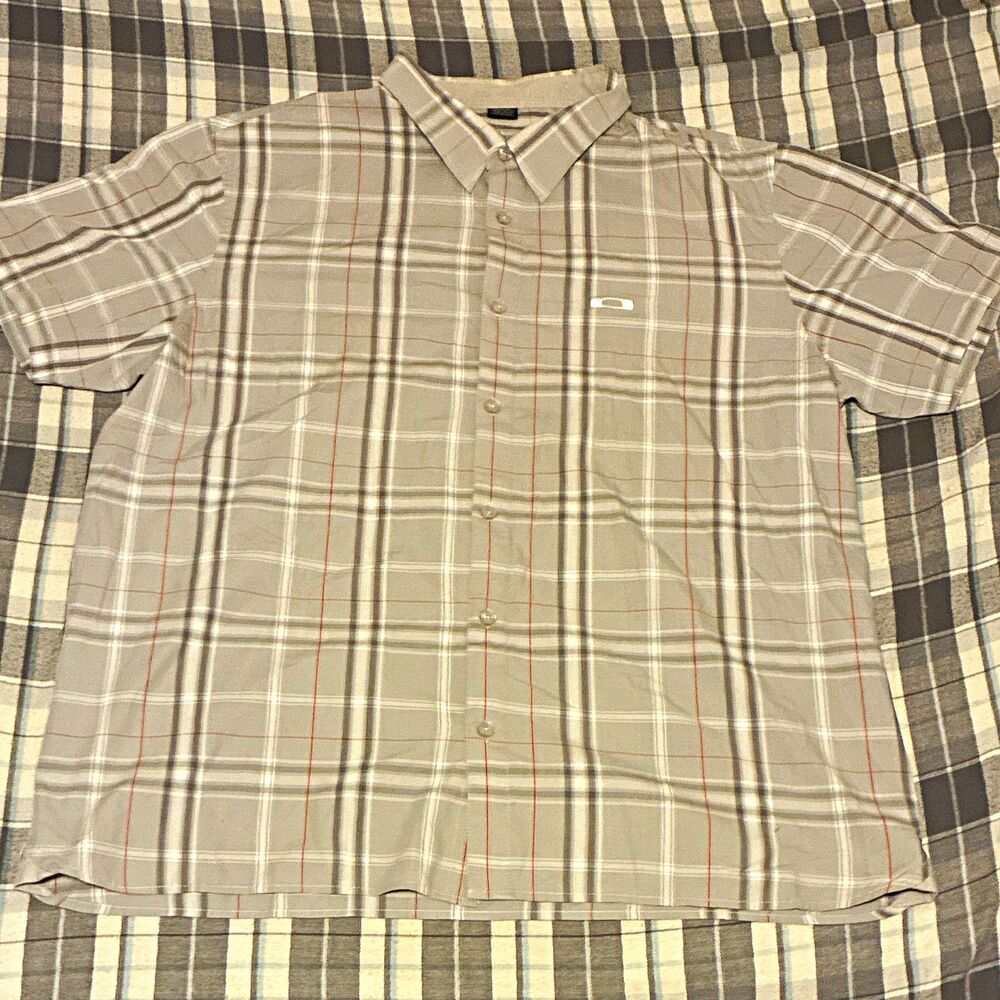 Oakley Men's 2XL Gray Plaid Woven Short Sleeve Button-Up Shirt Logo